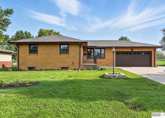 Property at 5222 A St, Omaha, NE 68106, 4 beds, 2 baths