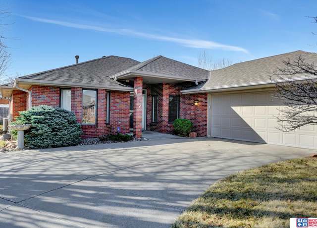 Property at 5041 Eagle Ridge Rd, Lincoln, NE 68516, 2 beds, 2.5 baths