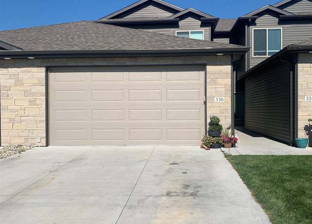 Property at 330 Half Moon Dr, Lincoln, NE 68527, 3 beds, 2.5 baths