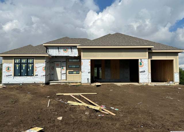 Property at 10454 S 118 St, Papillion, NE 68046, 3 beds, 2.5 baths