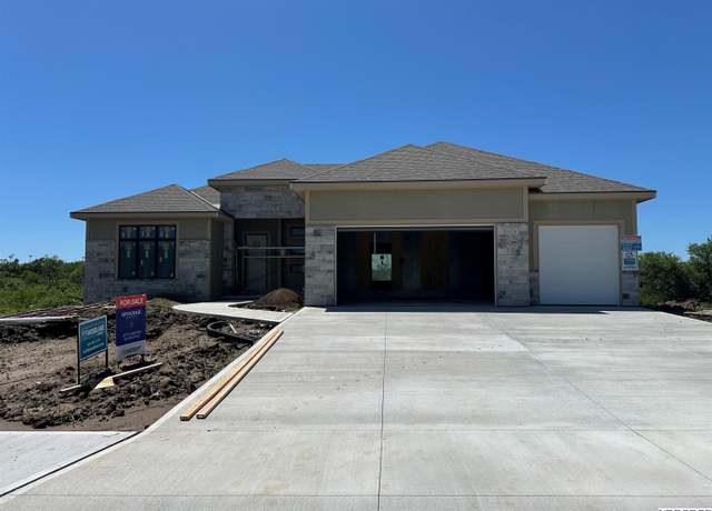 Property at 10454 S 118 St, Papillion, NE 68046, 3 beds, 2.5 baths