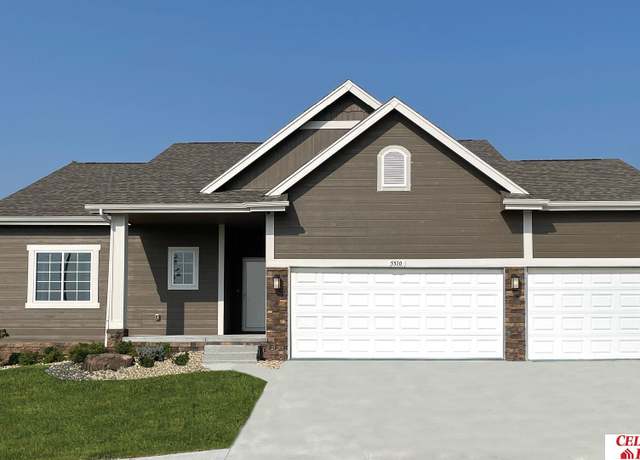 Property at 16925 Curtis Ave, Omaha, NE 68116, 3 beds, 2.5 baths
