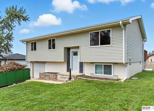 Property at 21214 Welsh Rd, Omaha, NE 68022, 3 beds, 1.5 baths