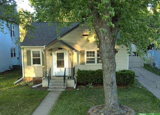 Property at 320 N College Ave, York, NE 68467, 3 beds, 2 baths