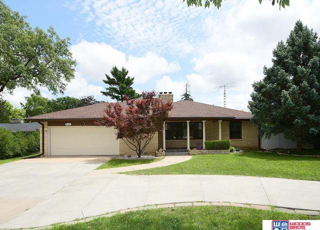 Property at 624 S Cotner Blvd, Lincoln, NE 68510, 2 beds, 2 baths