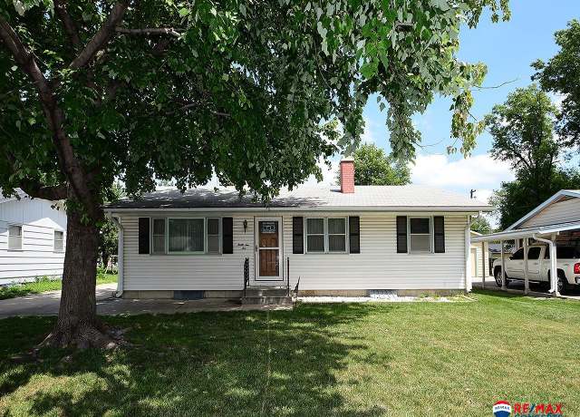 Property at 4210 Greenwood St, Lincoln, NE 68504, 2 beds, 2 baths