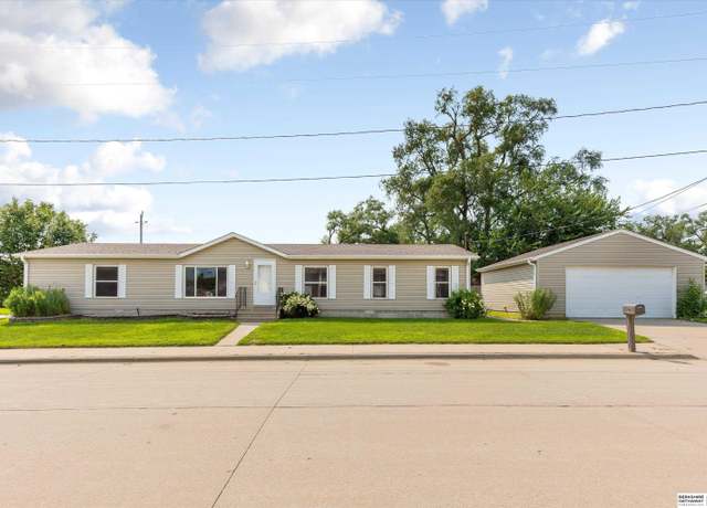 Property at 312 N 41st St, Council Bluffs, IA 51501, 3 beds, 2 baths