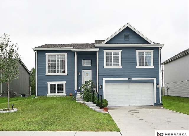 Property at 7768 N 86th Ave, Omaha, NE 68122, 3 beds, 2 baths