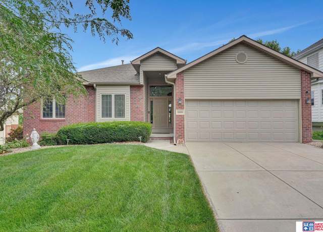Property at 5000 Country Hill Rd, Lincoln, NE 68516, 5 beds, 3 baths