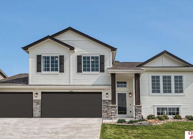 Property at 8023 N 113 Ave, Omaha, NE 68142, 3 beds, 2.5 baths