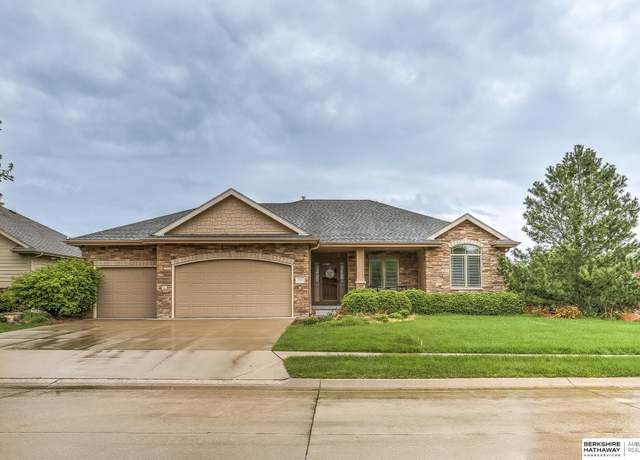 Property at 711 S 199th St, Omaha, NE 68022, 4 beds, 3 baths