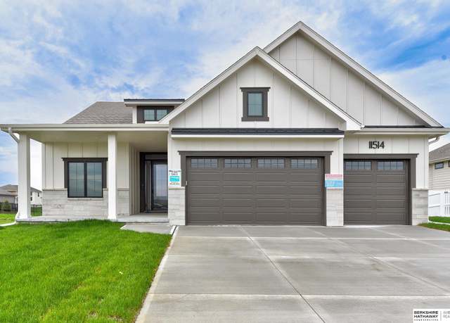 Property at 11514 S 114th Ave, Papillion, NE 68046, 4 beds, 2 baths
