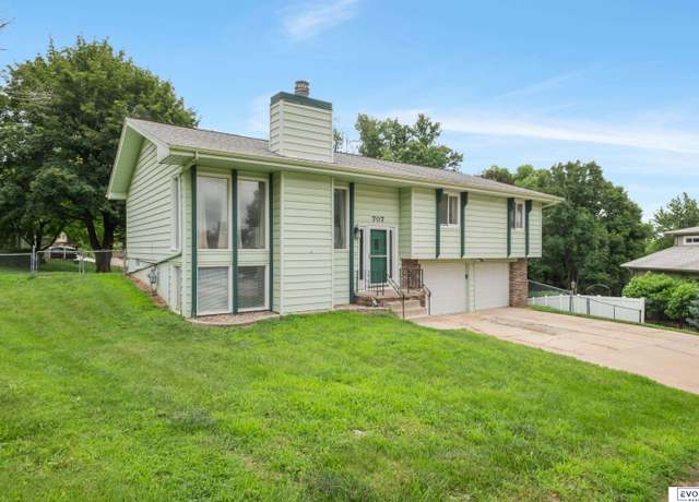Property at 707 Vannornam Dr, Bellevue, NE 68005, 3 beds, 2.5 baths