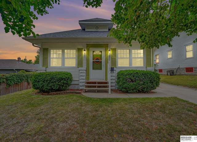 Property at 2849 Everett St, Lincoln, NE 68502, 2 beds, 3 baths
