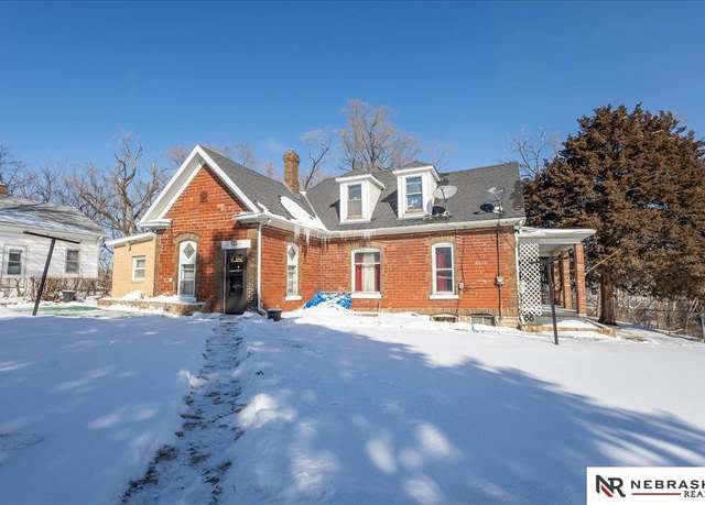 Property at 1708 S 5th St, Omaha, NE 68108, 2 beds, 1 bath