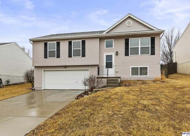 Property at 16131 Cherrywood St, Omaha, NE 68136, 3 beds, 2 baths