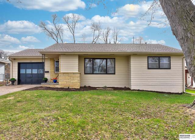 Property at 721 S 67 Ave, Omaha, NE 68106, 4 beds, 2.5 baths