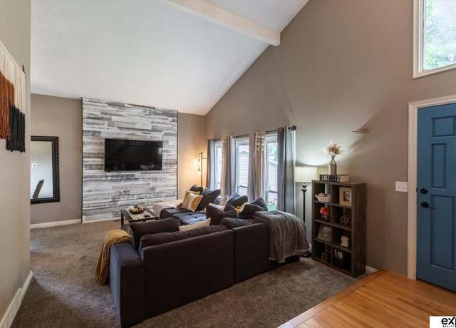 Property at 16024 Martha Cir, Omaha, NE 68130, 4 beds, 2.5 baths