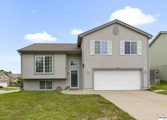 Property at 7404 N 74 St, Omaha, NE 68122, 3 beds, 2 baths