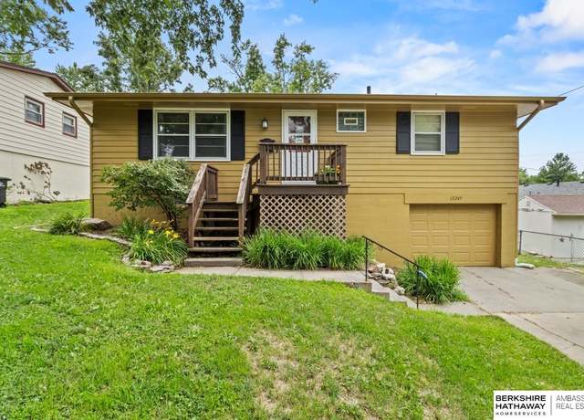 Property at 12249 T St, Omaha, NE 68137, 3 beds, 1.5 baths