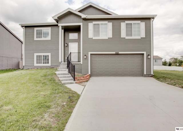 Property at 7707 N 88th St, Omaha, NE 68122, 3 beds, 2.5 baths