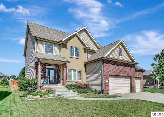 Property at 8933 S 30th St, Lincoln, NE 68516, 6 beds, 5 baths