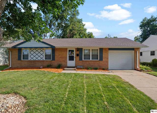 Property at 13473 Oak St, Omaha, NE 68144, 3 beds, 2 baths