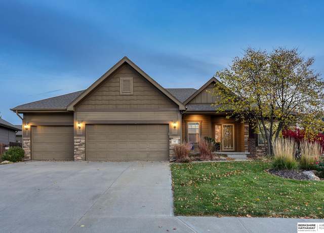 Property at 937 S 201st St, Elkhorn, NE 68022, 4 beds, 3 baths