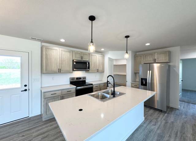 Property at 929 S Columbia Ave, Seward, NE 68434, 3 beds, 2 baths