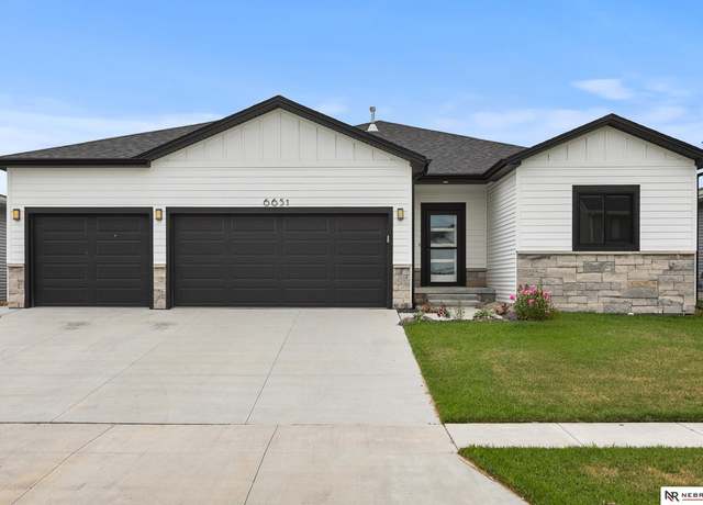 Property at 6651 Verano Dr, Lincoln, NE 68523, 5 beds, 3 baths