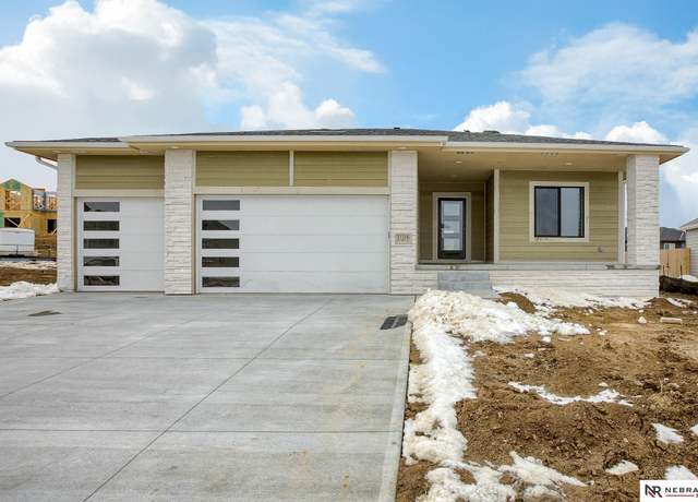 Property at 11106 N 160 St, Bennington, NE 68007, 3 beds, 2.5 baths