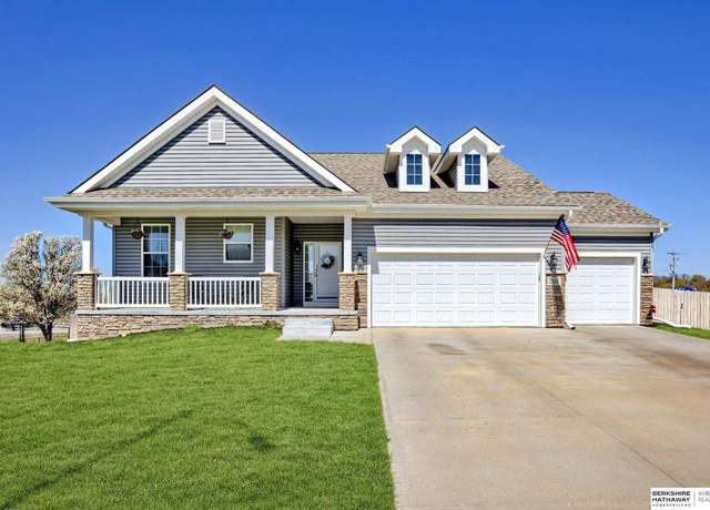 Property at 2310 Acorn Dr, Plattsmouth, NE 68048, 4 beds, 3 baths