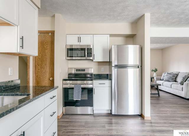 Property at 5424 Canterbury Ln #5424, Lincoln, NE 68512, 2 beds, 2 baths
