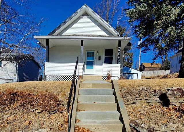 Property at 5208 William St, Omaha, NE 68106, 2 beds, 1 bath