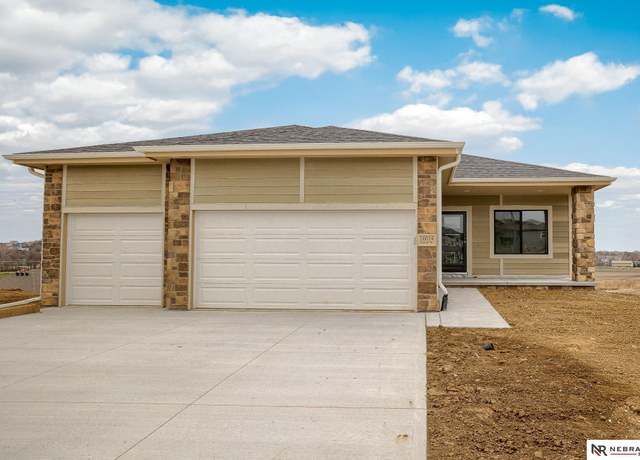 Property at 16014 Daniel St, Bennington, NE 68007, 4 beds, 2.5 baths