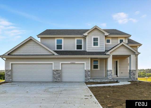 Property at 10651 S 102 Ave, Papillion, NE 68046, 5 beds, 3.5 baths
