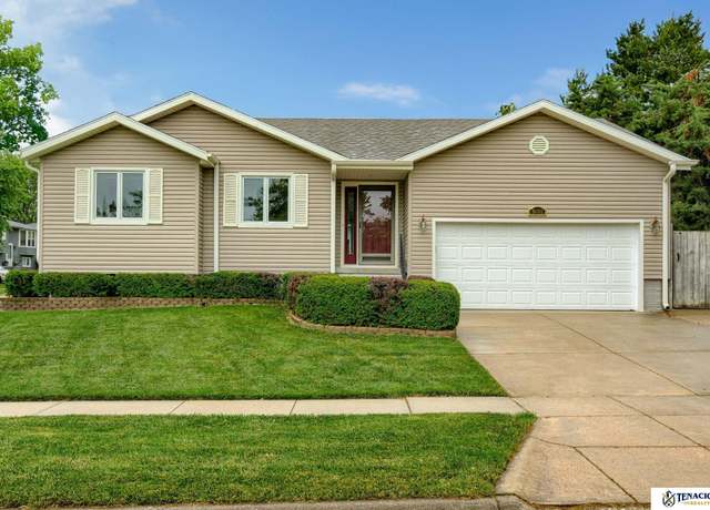 Property at 5001 W Sparrow Ln, Lincoln, NE 68528, 5 beds, 3 baths