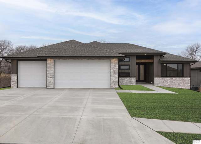 Property at 19028 Sycamore Dr, Gretna, NE 68028, 5 beds, 3.5 baths