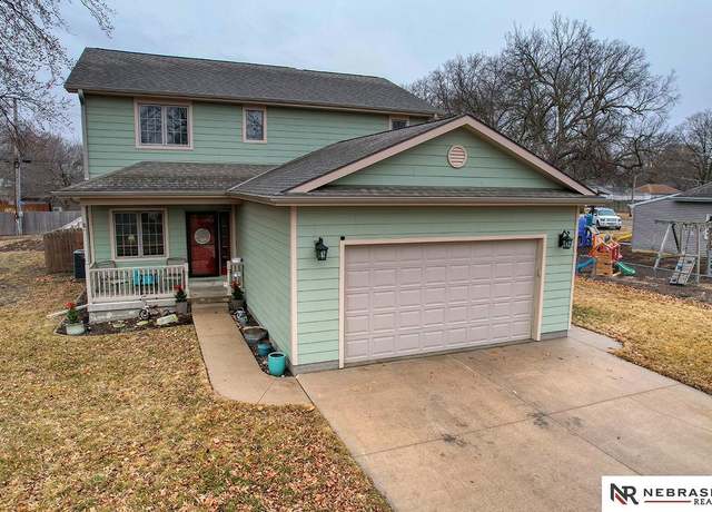 Property at 215 W 6th St, Wilber, NE 68465, 4 beds, 3.5 baths