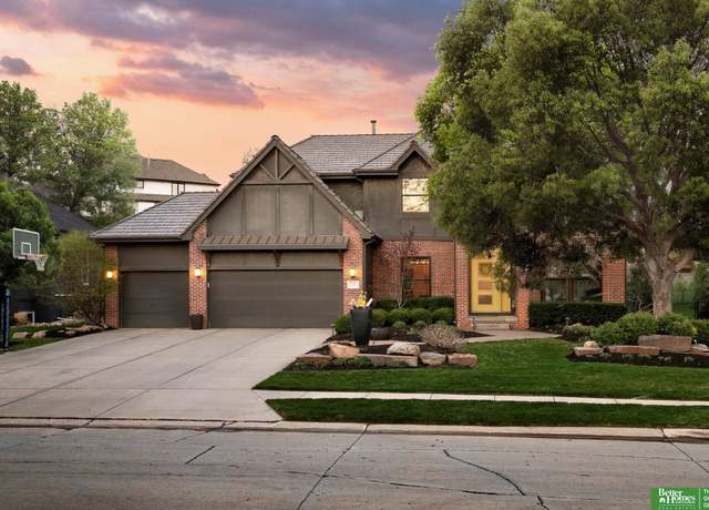 Property at 2307 S 184th Cir, Omaha, NE 68130, 4 beds, 3.5 baths