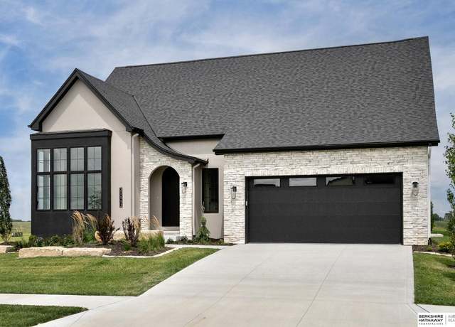 Property at 21112 Laurel Ave, Omaha, NE 68022, 3 beds, 2.5 baths
