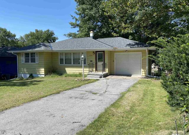 Property at 1424 S 54 St, Omaha, NE 68106, 3 beds, 2 baths