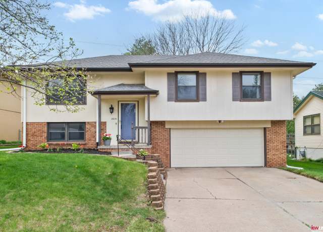 Property at 2636 N 113th St, Omaha, NE 68164, 3 beds, 2 baths