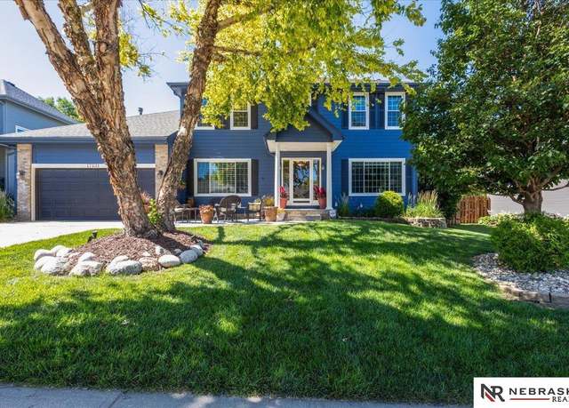 Property at 17531 J St, Omaha, NE 68135, 4 beds, 3.5 baths