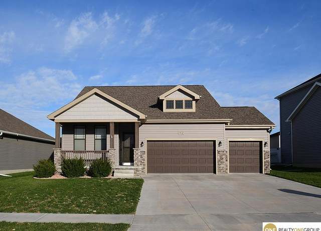 Property at 1718 W Big Sky Rd, Lincoln, NE 68521, 4 beds, 3 baths