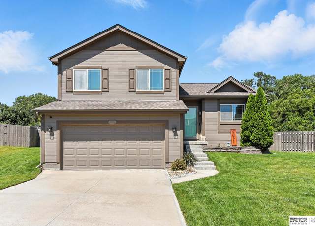 Property at 19626 R St, Omaha, NE 68135, 3 beds, 2 baths