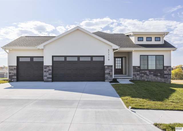 Property at 11218 S 218th St, Gretna, NE 68028, 4 beds, 3.5 baths