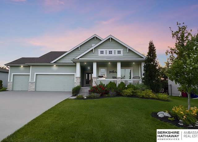 Property at 10818 S 109th St, Papillion, NE 68046, 4 beds, 3 baths