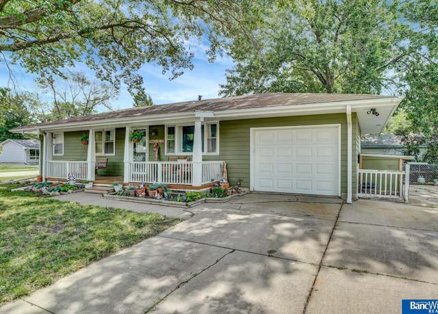 Property at 5331 Aylesworth Ave, Lincoln, NE 68504, 3 beds, 2.5 baths