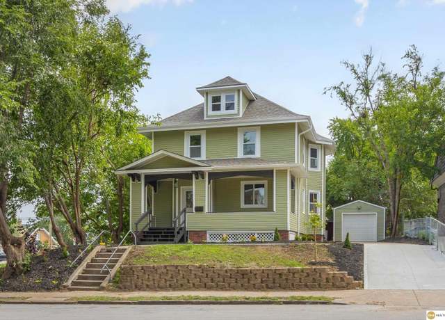 Property at 1109 S 32nd St, Omaha, NE 68105, 4 beds, 1.5 baths